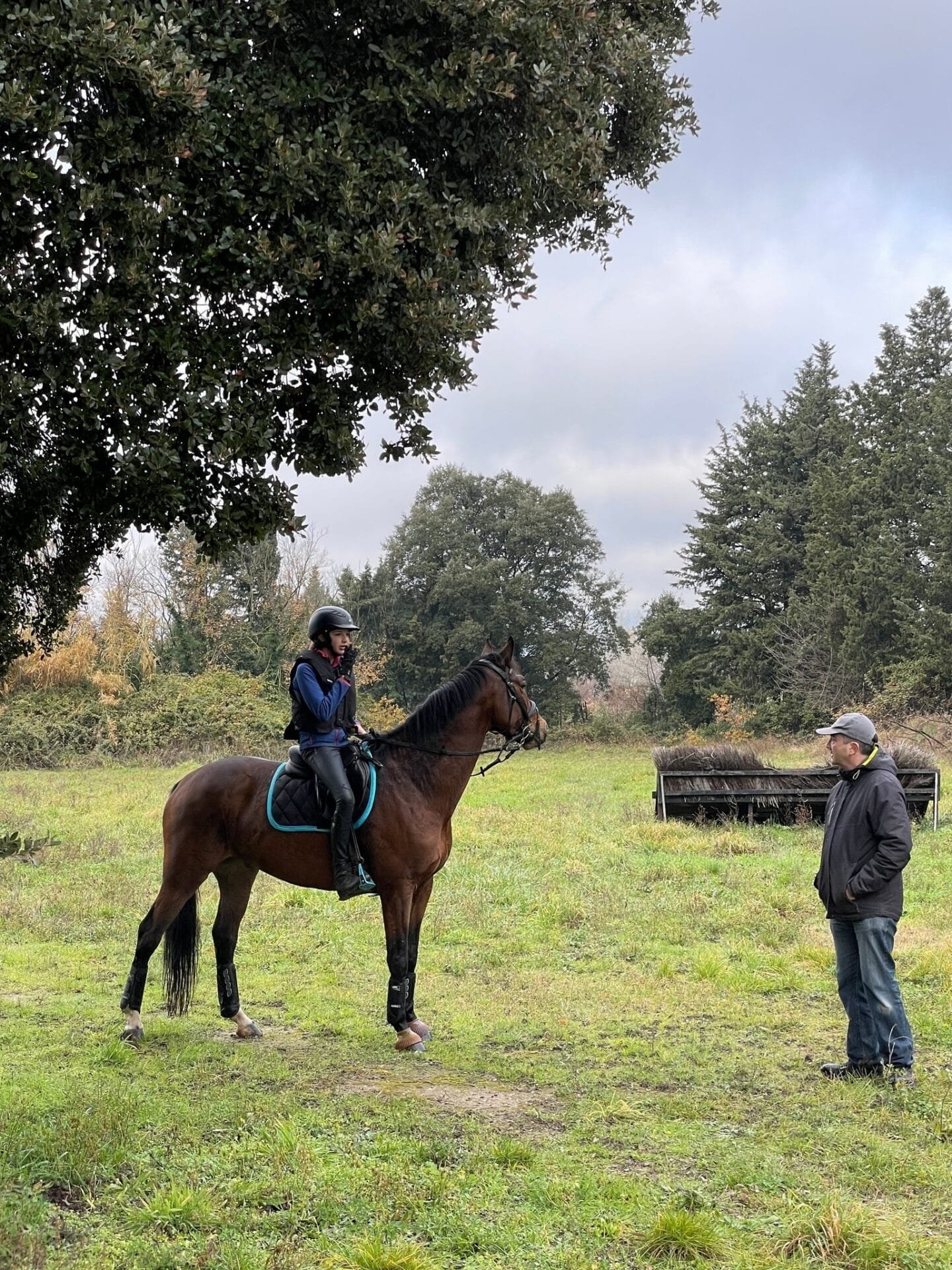 Yannick et sa fille Alix avec Excel son cheval Yannick, CEO d'Ekynea, sa fille Alix et Excel son cheval, lors d'une séance de cross